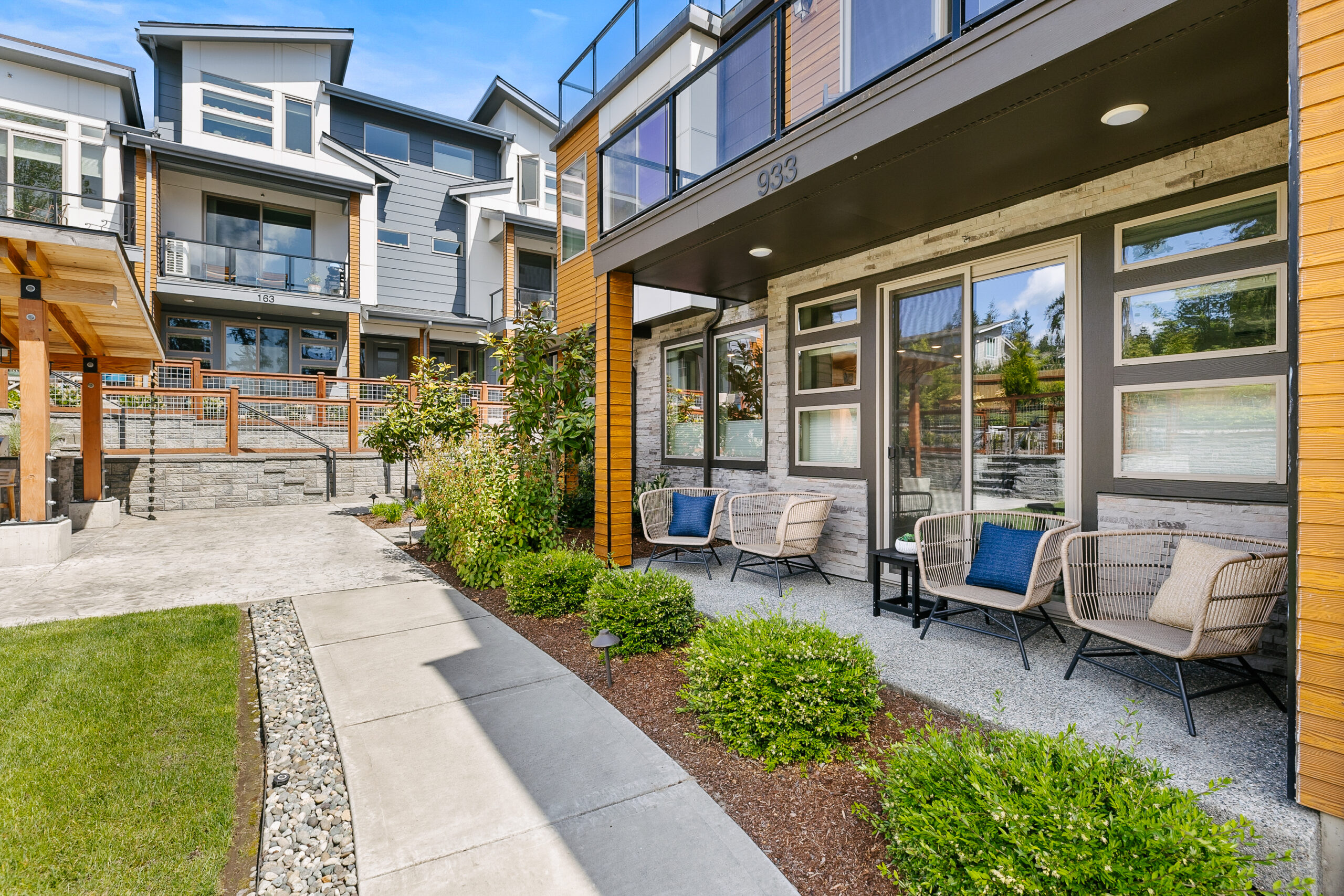 Web-933 Dove Tail Lane 21-15