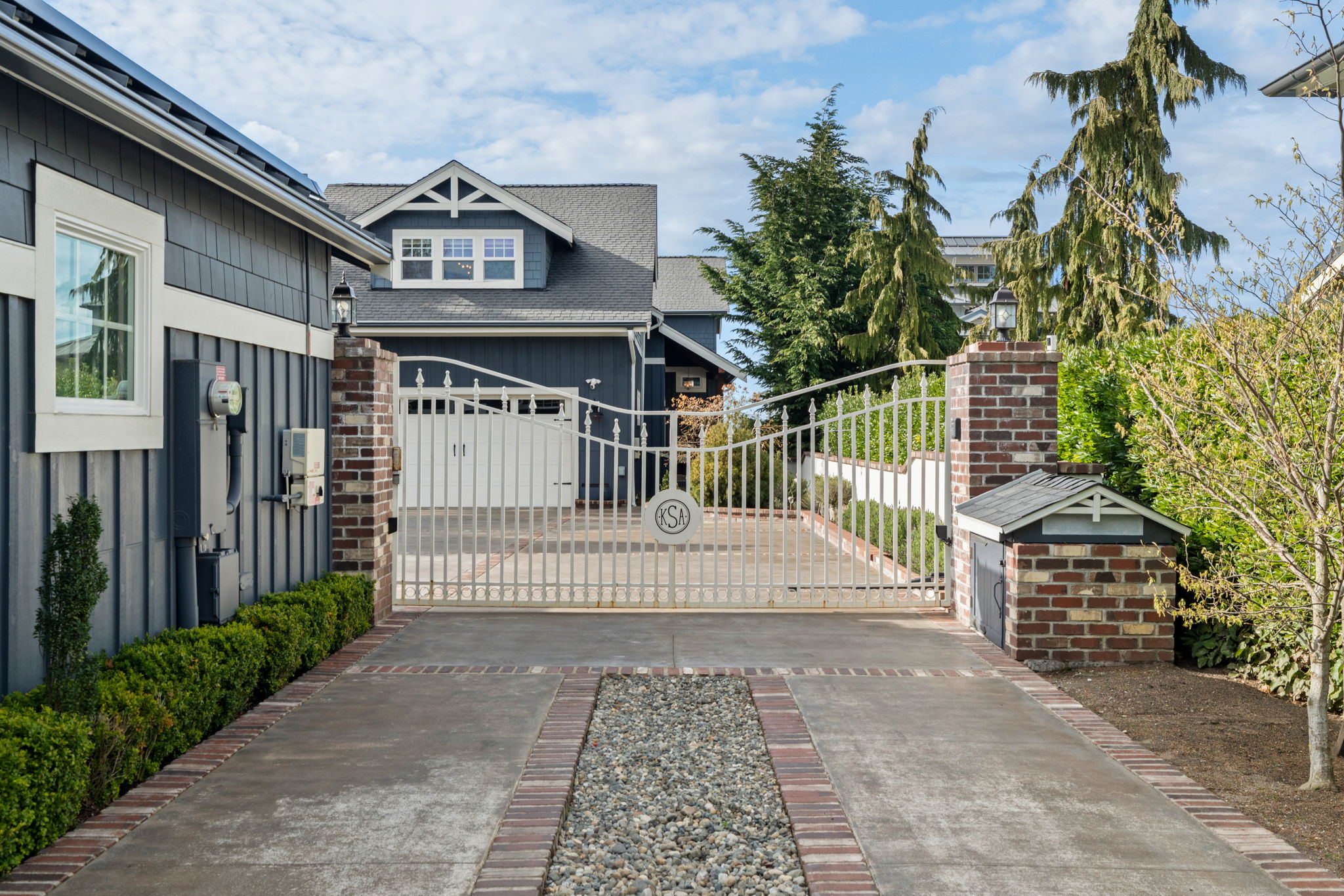 3-web-or-mls-A7409649