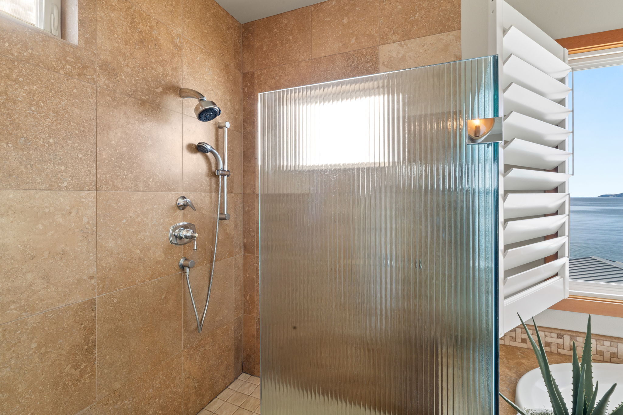 42-web-or-mls-A7409985