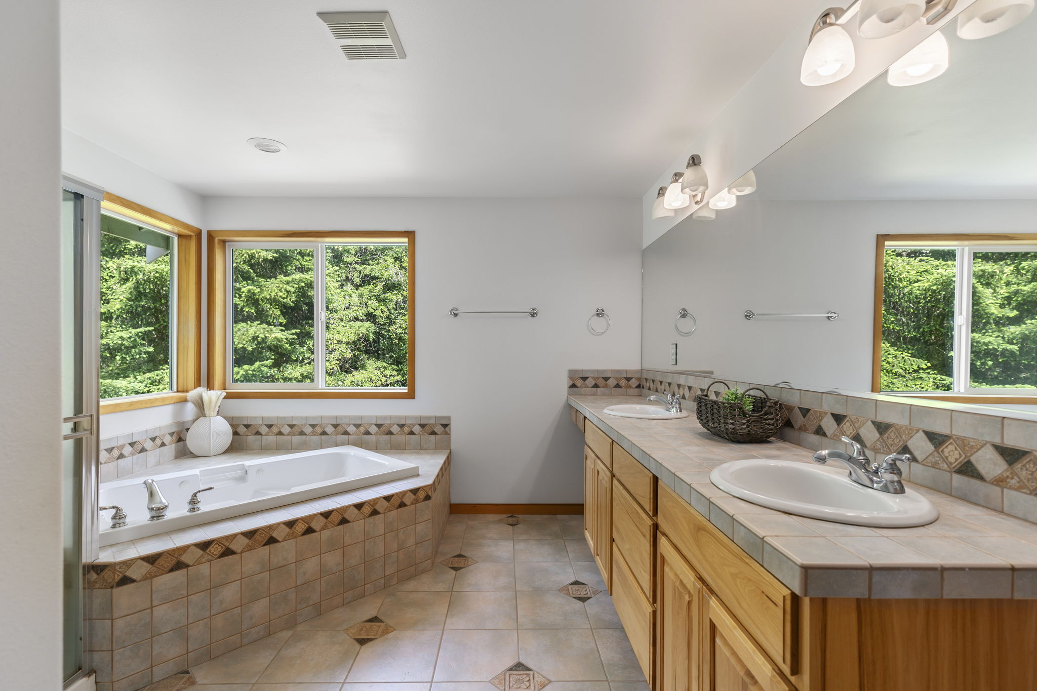 35-web-or-mls-ClearCreek-33