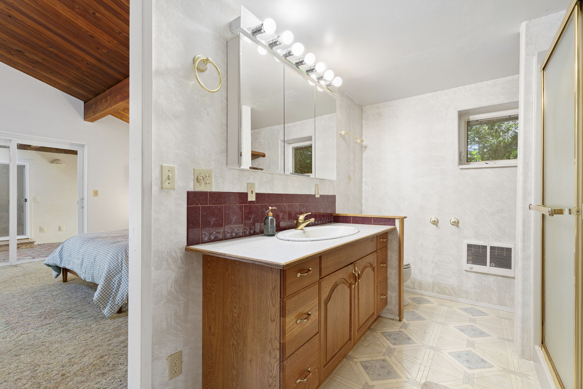 24-web-or-mls-Poulsbo-23